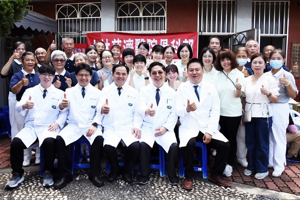 DSC_1478骨科部梅山大南社區義診醫療團隊與志工合照_655e7.jpg