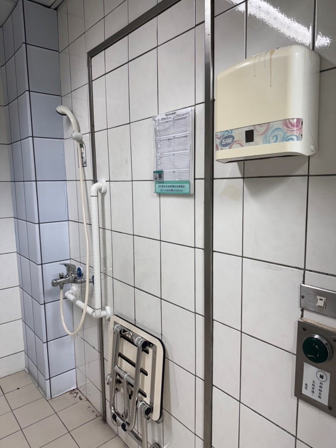 bathroom 81d80